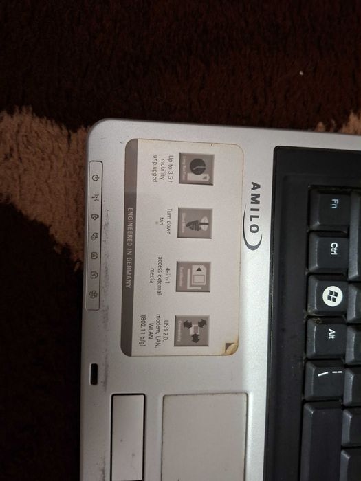 Laptop Fujitsu Siemens Amilo (nu se deschide)