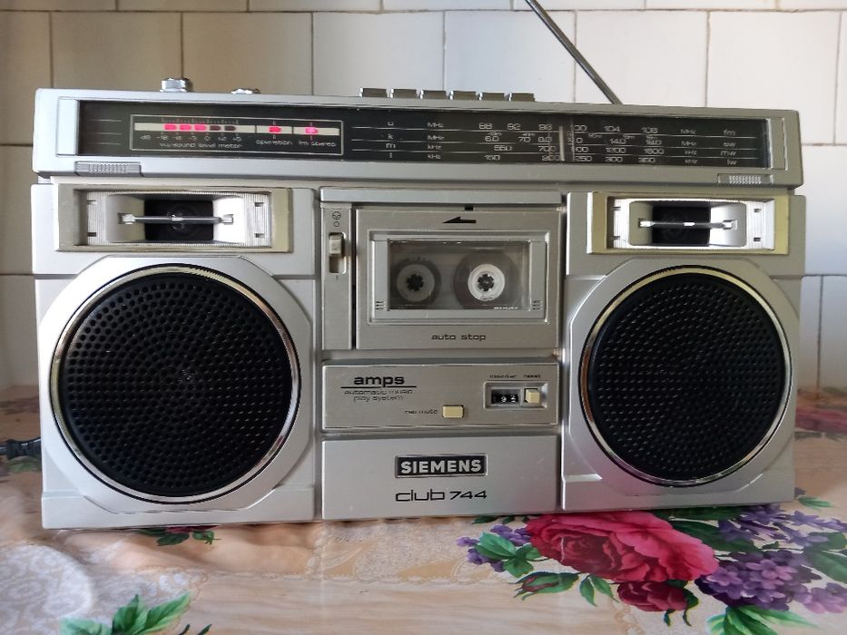 Radio casetofon  Siemens Club-74 și Samsung.
