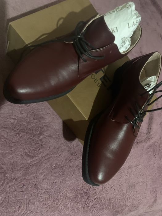 Pantofi eleganti cu sirer