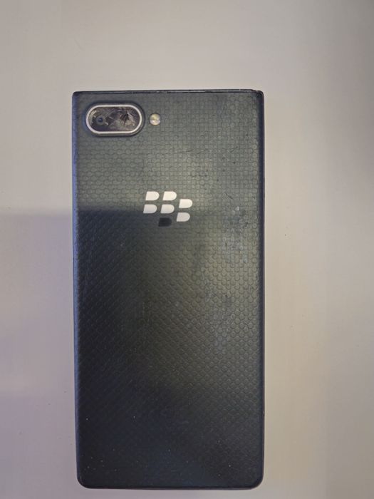 Продавам Blackberry KEY2