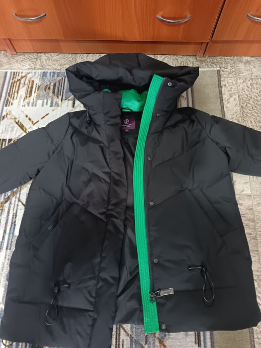 Продам женскую куртку