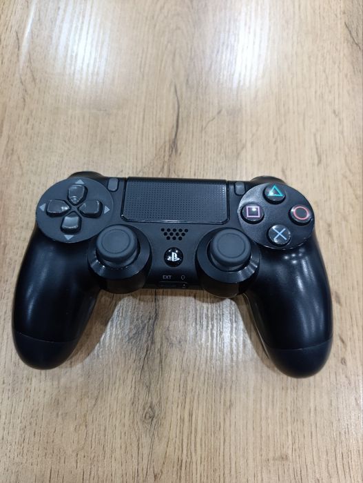Playstation 4  на 1тб в идеальном состоянии