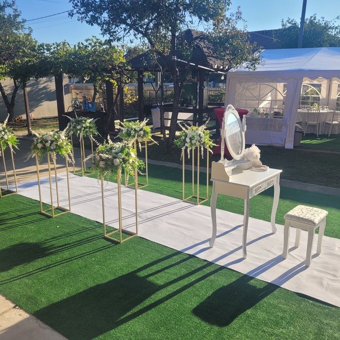 Inchiriez corturi evenimente!
Inchiriez vesela completa evenimente! 
I