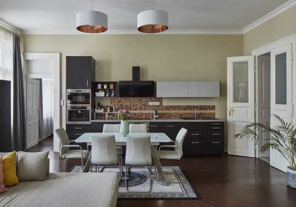 Дава се под наем Едностаен апартамент в Пловдив, Старият град - 38 кв.м за 183.6 € - Снимка #2