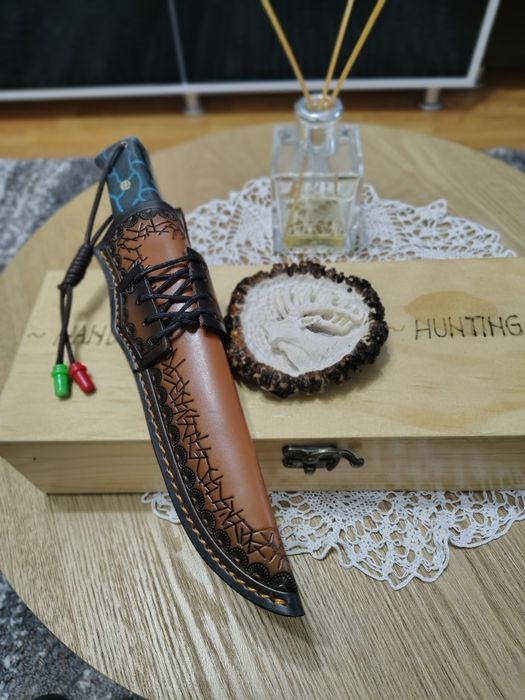 Cuțit lucrat manual