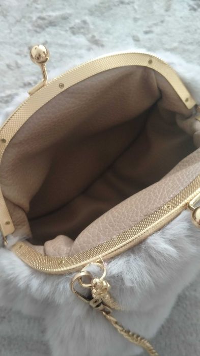 Продам меховую сумочку-клатч