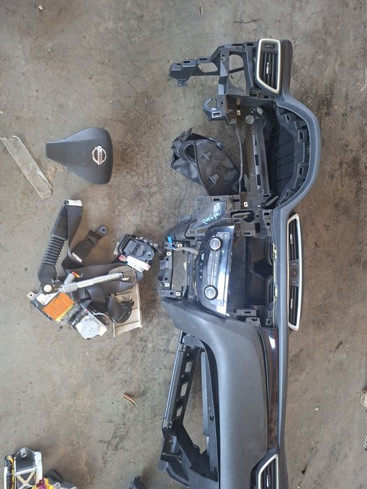 Plansa bord cu airbaguri nissan qashqai 2013