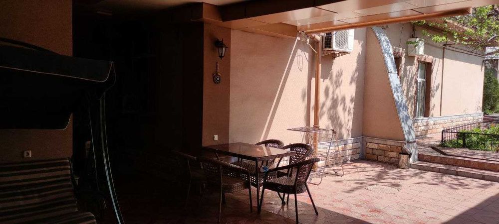 Участок 8 соток в центре.