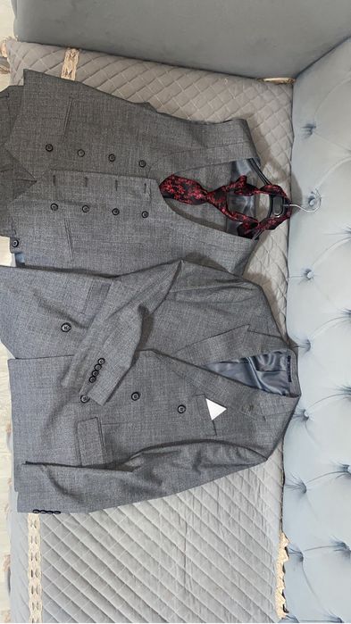 Классические костюм