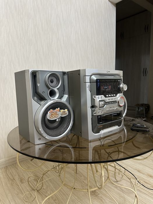 Muzikalniy centr LG original zor