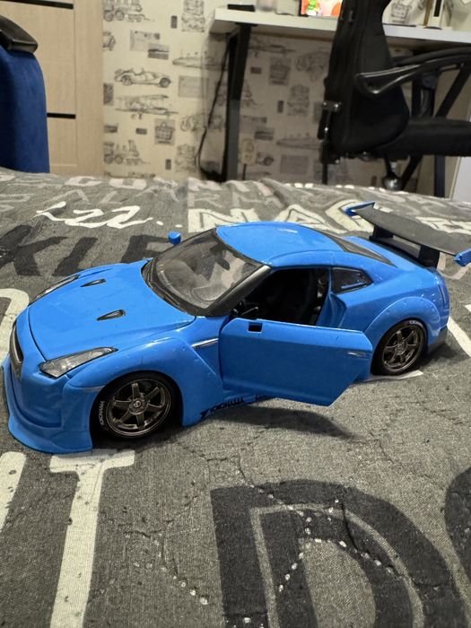 Продам железные машинки