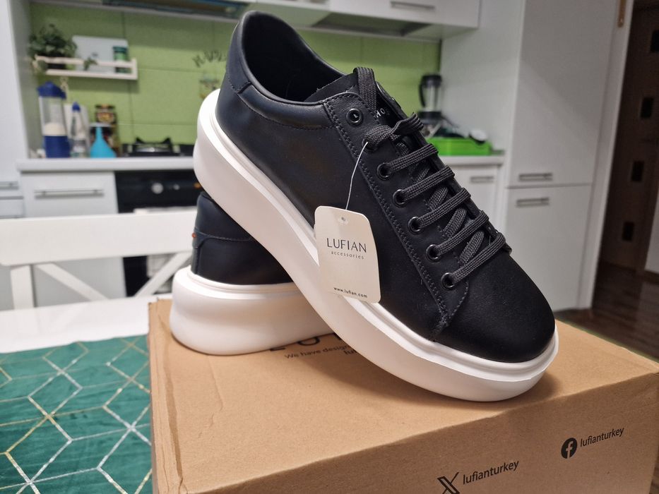 De vanzare pantofi sport LUFIAN.Nr 42. Pret fix 80 ron.