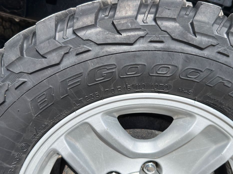 Bf Goodrich mud 235/70/16