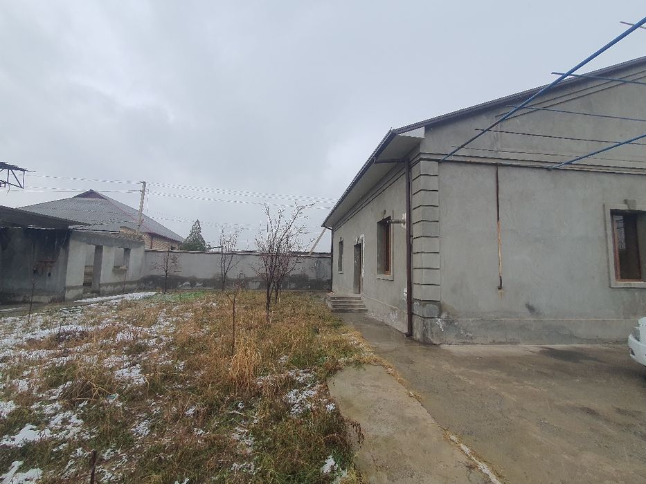 Участка сотилади, холати яхши, кирпичный дом, плита потолок.