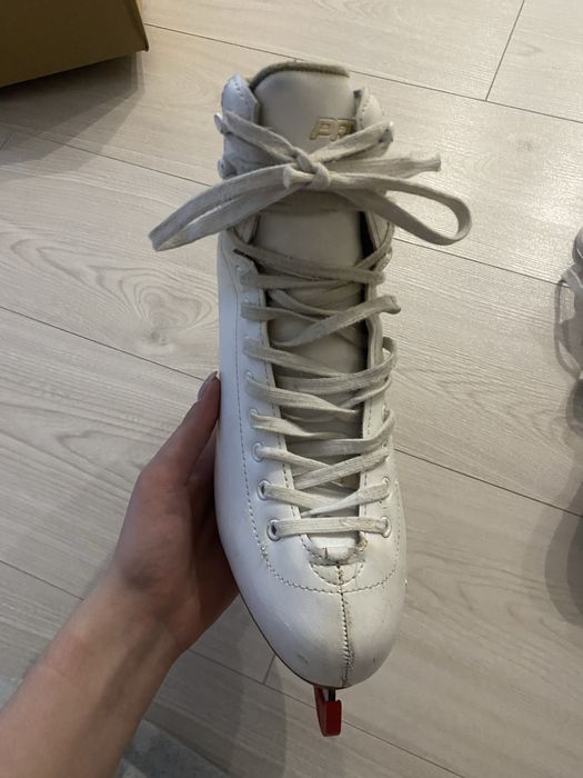 коньки фигурные 40-41 размер