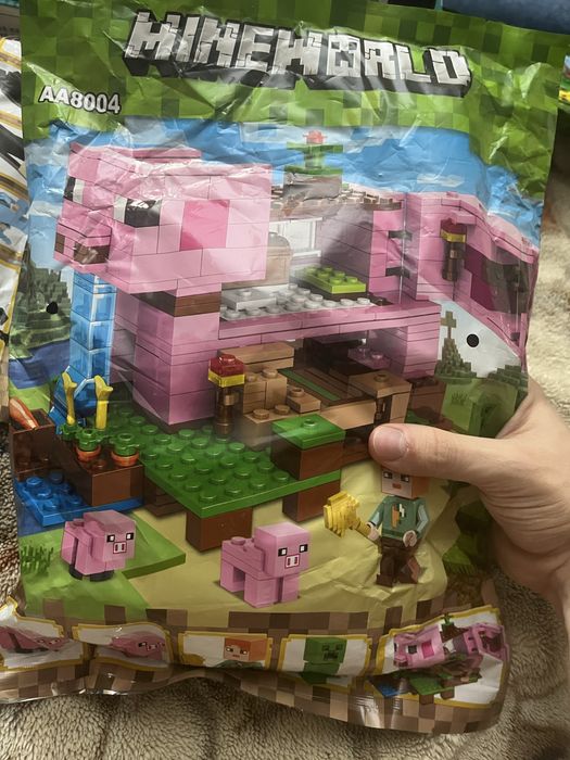 Новый конструктор Minecraft «Дом-свинья» AA8004 — 387 деталей