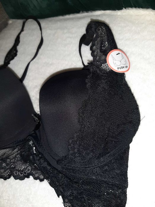 Sutien push up negru cu dantela prelungita