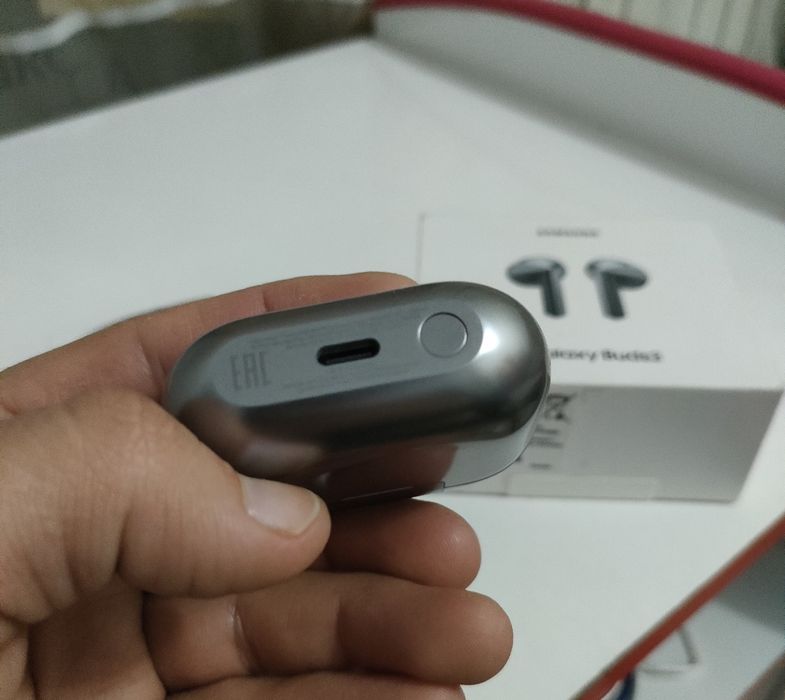 Продам Samsung galaxy bads 3