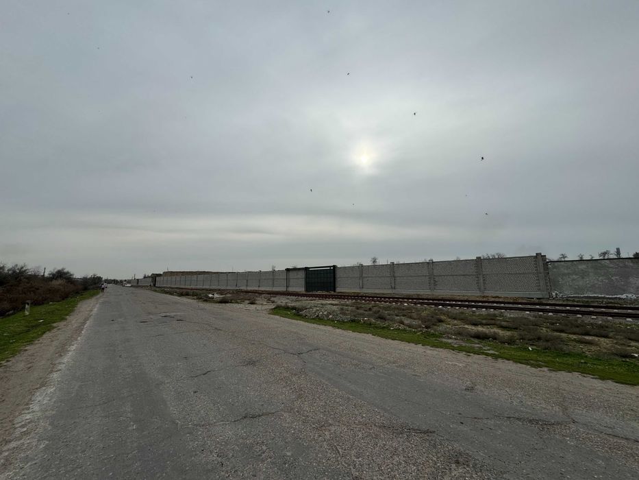 Нотурар бино сотилади