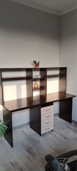 Компьютерный или письменный стол