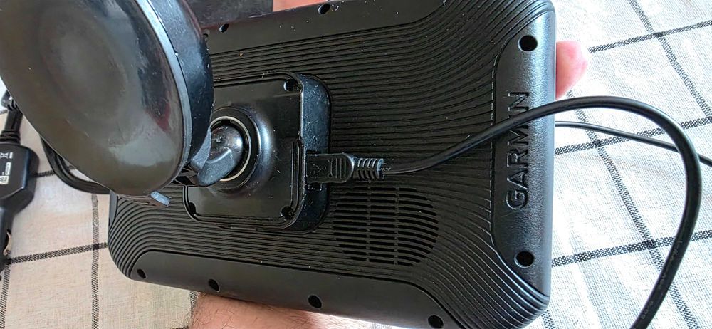 Навигация за камион Garmin Dezl 780 7 инча най новите карти за цяла Европа и Турция пълен комплект работи с Фротком Frotcom