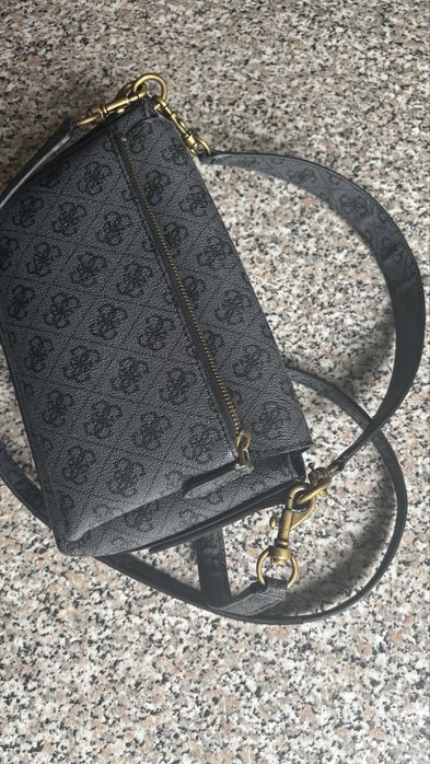 GUESS сумка в идеальном состоянии