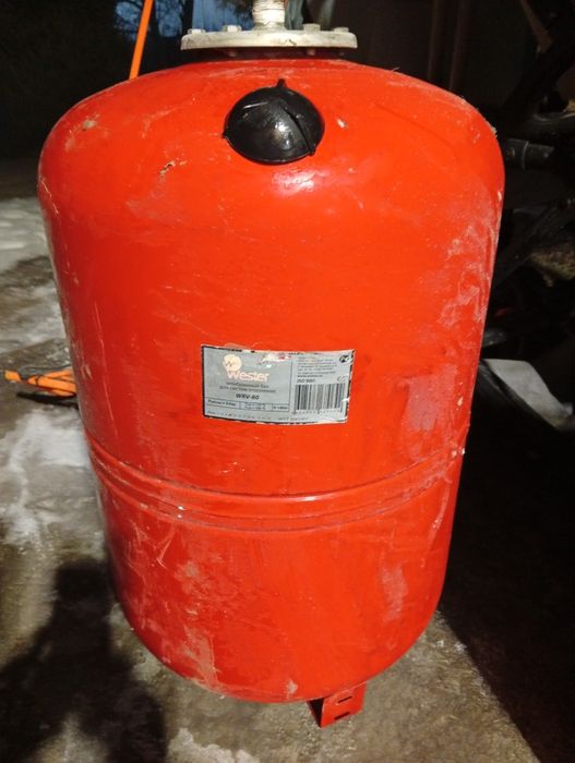 Продам мембранный бак на 80 л для отопления