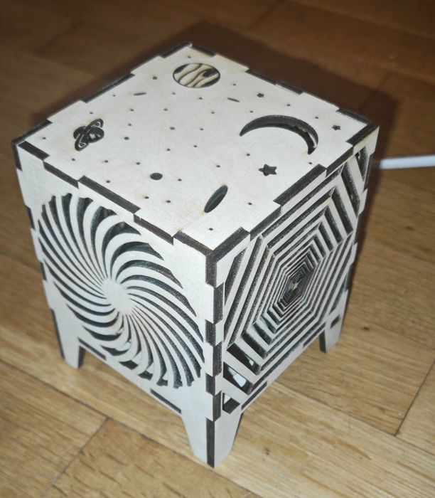 Продавам нова малка нощна LED лампа