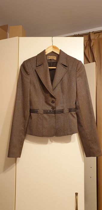 Costum, sacou si fusta