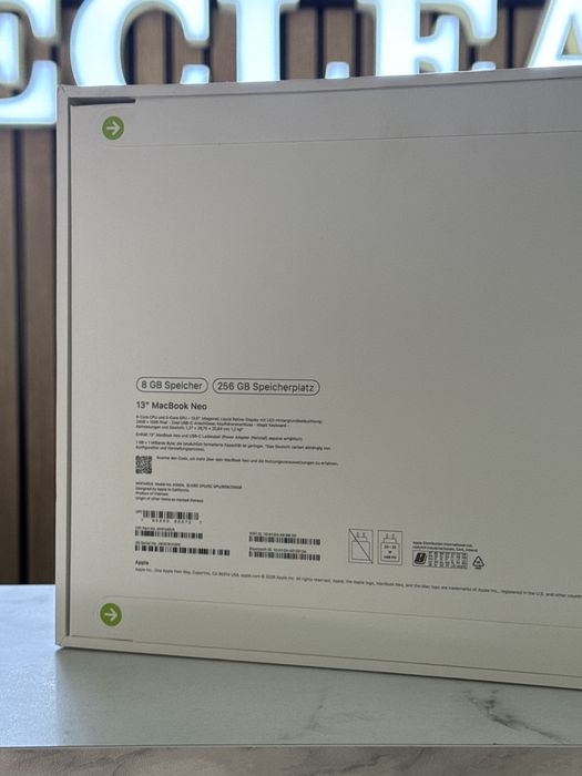 MacBook Neo / 13-inch / 256GB / 8GB RAM / Silver / Sigilat