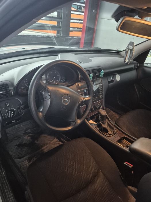 Vând sau dezmembrez Mercedes