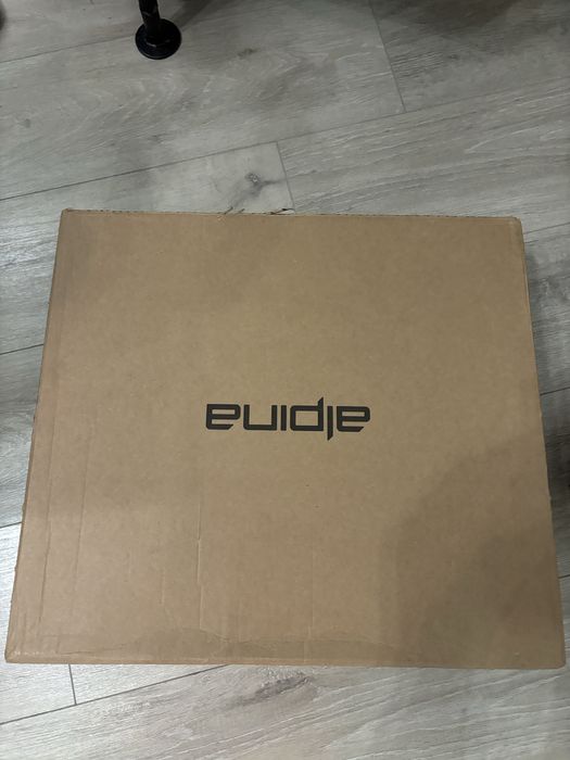 Чисто нови ски обувки