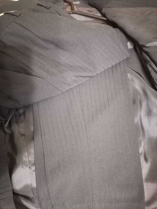 Мъжки костюм тъмно сив