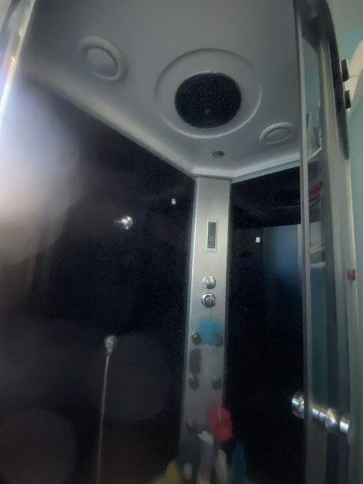 Cabina dus cu hidromasaj.