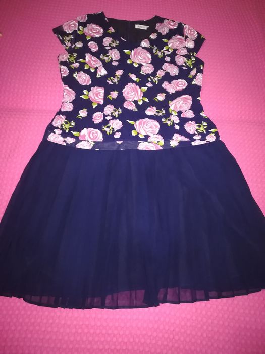 Rochie,mărimea 44 bleomarin, cu pliseuri , trandafiri , purtata o data