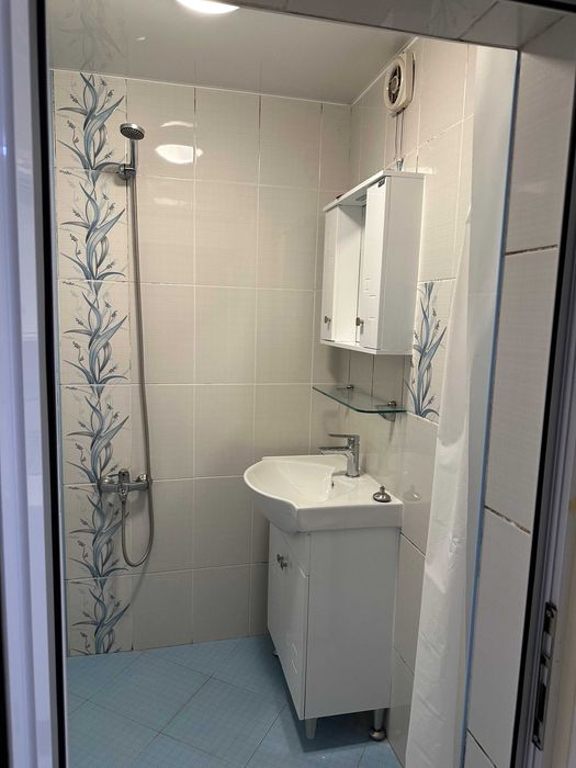 Дава се под наем Тристаен апартамент в Варна, Цветен квартал - 77 кв.м за 459 € - Снимка #12