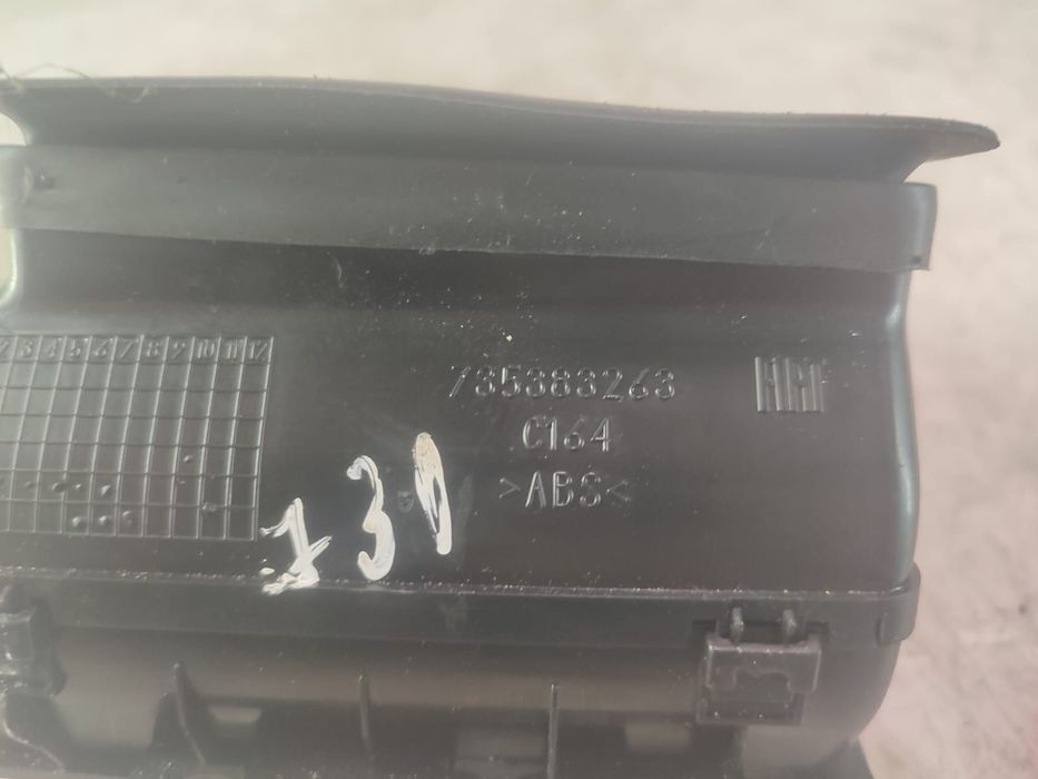 Grila ventilatie bord 735383263 Fiat Punto 3 [2005 - 2012] 1.3 D 199A