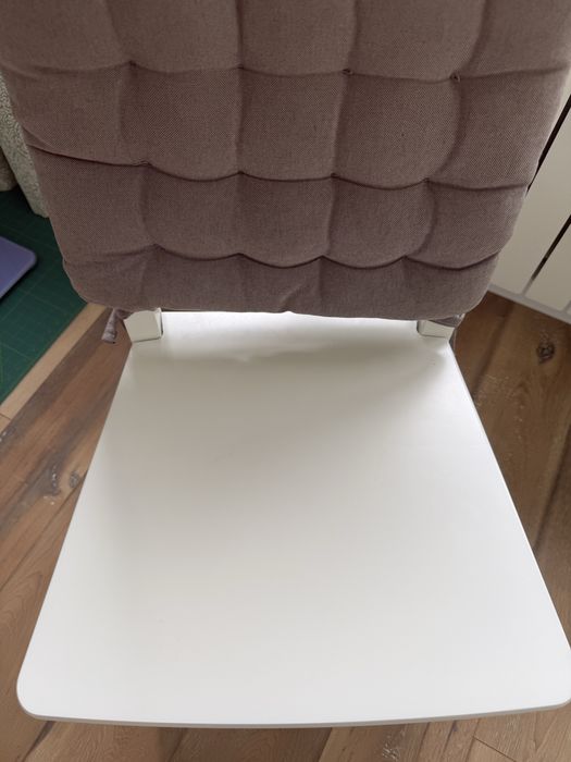 Продам стулья белые