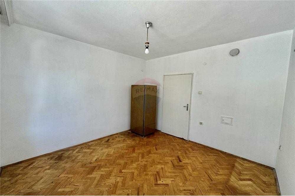 Продава се Етаж от къща в Шумен, Томбул джамия - 109 кв.м за 1264 €/кв.м - Снимка #8