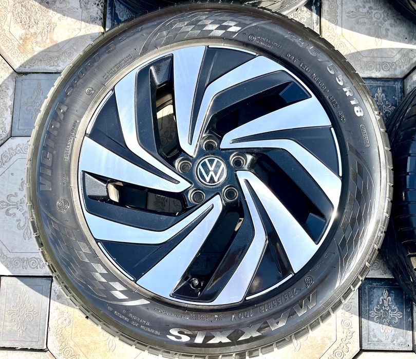 Колеса R18 на VW Tiguan (5x112) с резиной Maxxis 2022 г.