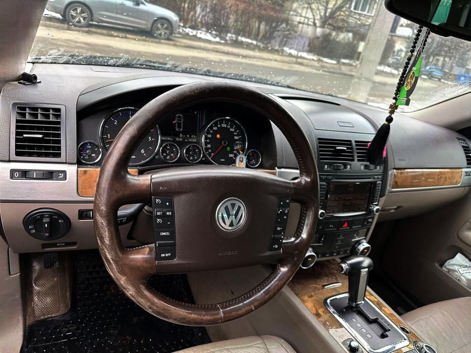 Vând Volkswagen Touareg diesel V6 TDI 3.0 Automat 4x4 permanent perne aer an 2008 înmatriculat