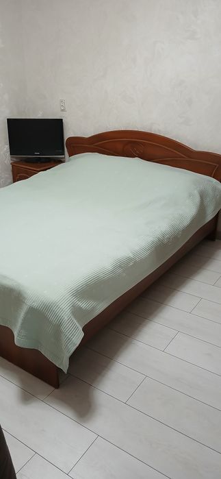Продается  спальный  гарнитур