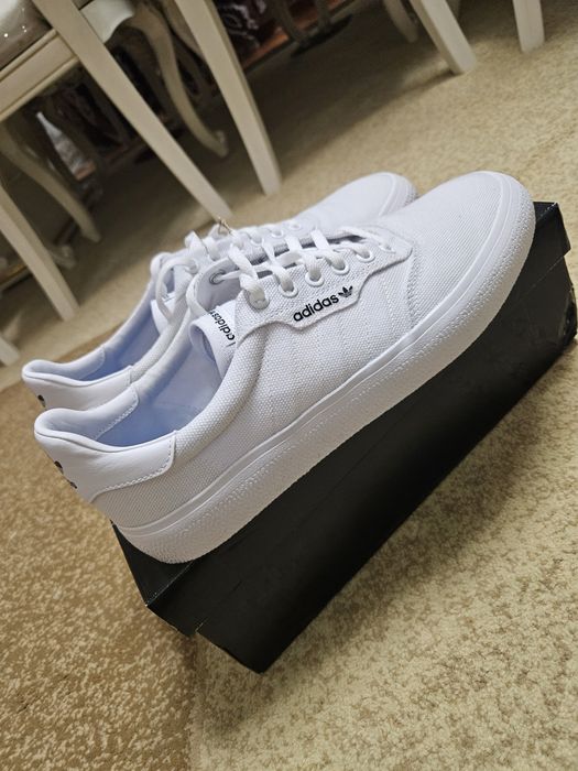 Кроссовки адидас белые