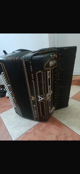 Vând urgent Acordeon !