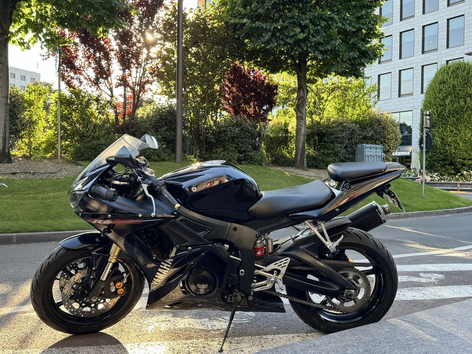 Yamaha YZF-R6 (2006) – Proprietar din 2016 | Doar 13.600 km parcurși de mine | Investiție recentă: 1.100 €