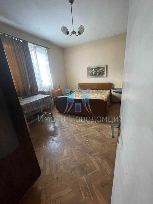 Продава се Тристаен апартамент в Шумен, Военно училище - 90 кв.м за 1088 €/кв.м - Снимка #2
