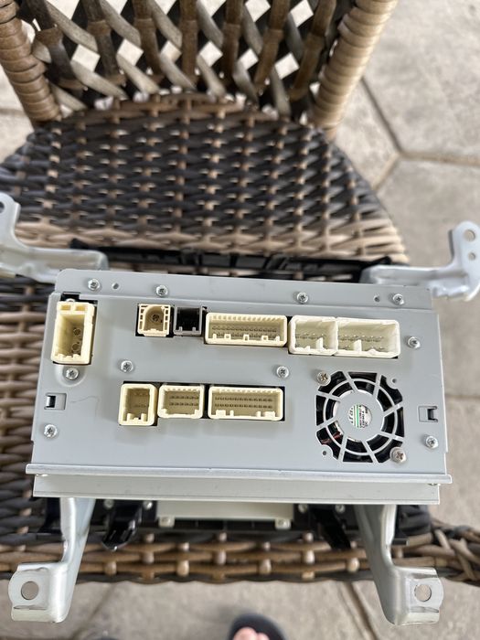 Магнитафон на Land cruiser 200