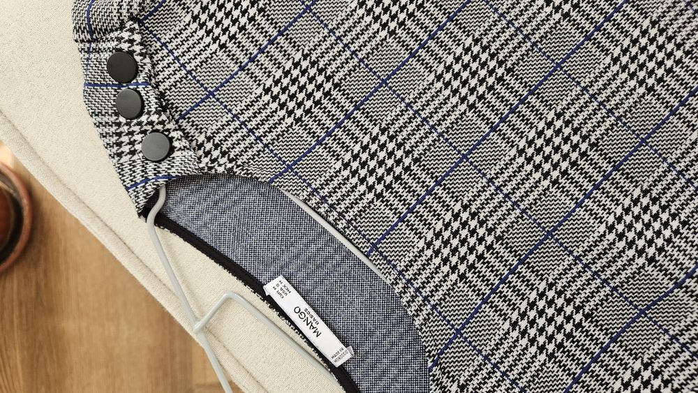 MANGO рокля по тялото, М размер