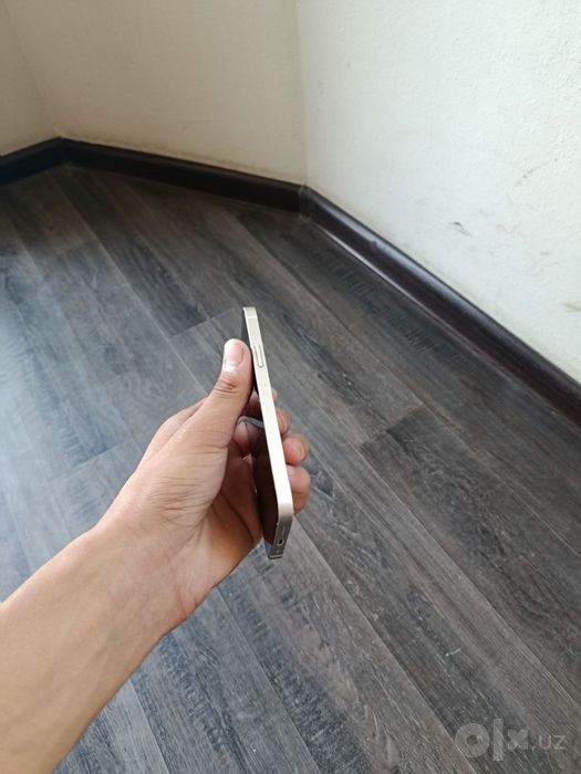 Iphone 12  yaxwi tel