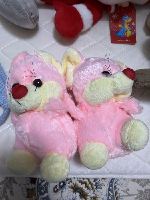 Мягкие игрушки ,пинетка шапка подарок.